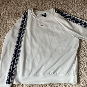 NIKE CREWNECK PULLOVER